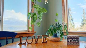 Suite Panoramique, 1 chambre, vue montagne, niveau Exécutif | Salle à manger