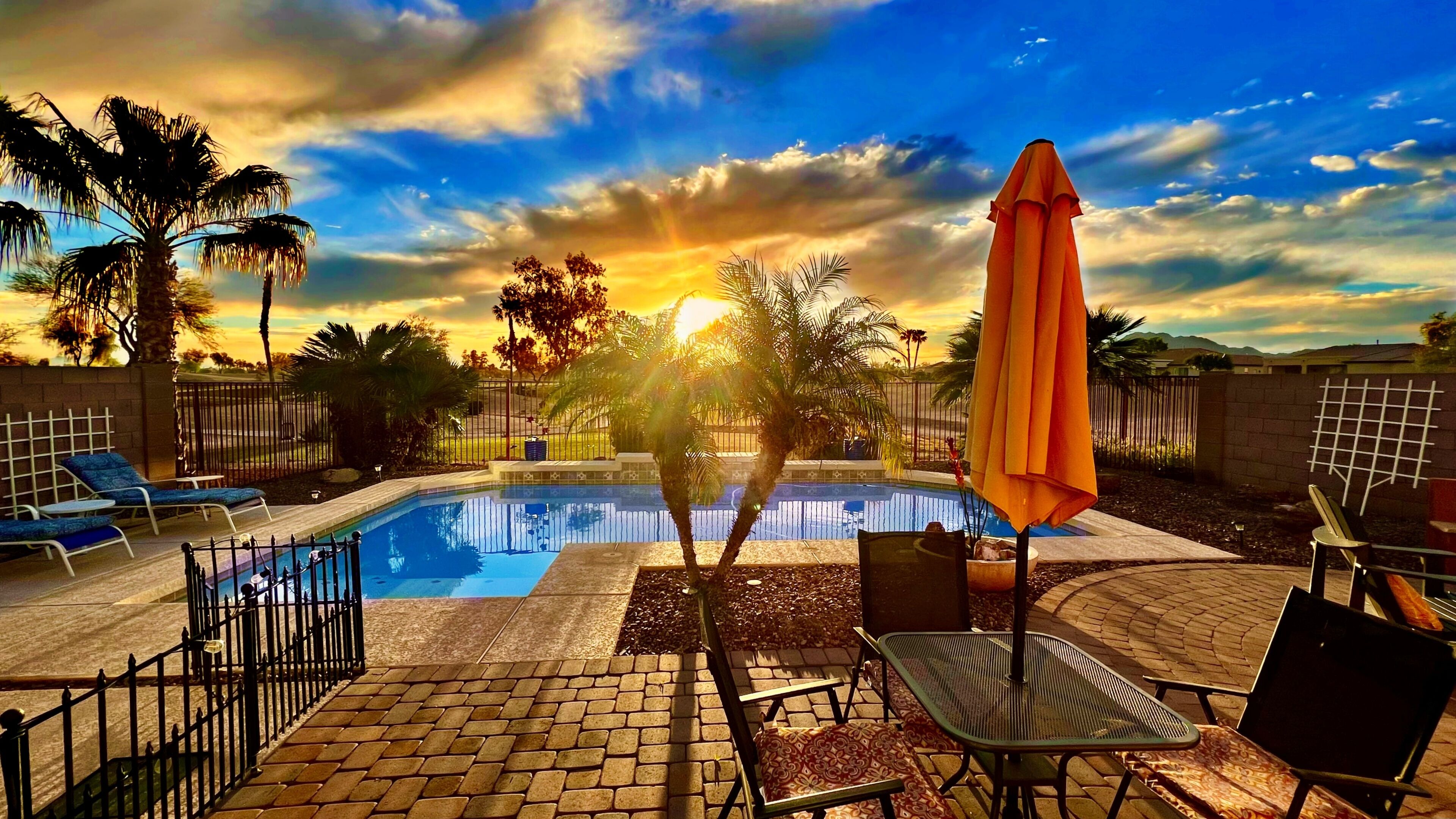  Refreshing Pool, Backyard Oasis, Golf Course Views, Fire Pit, Near Casino 