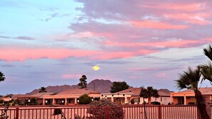 A residential area with houses, a fence, and mountains in the background. - Chandler Oasis Pool, Golf Views & Fire Pit (Chandler)