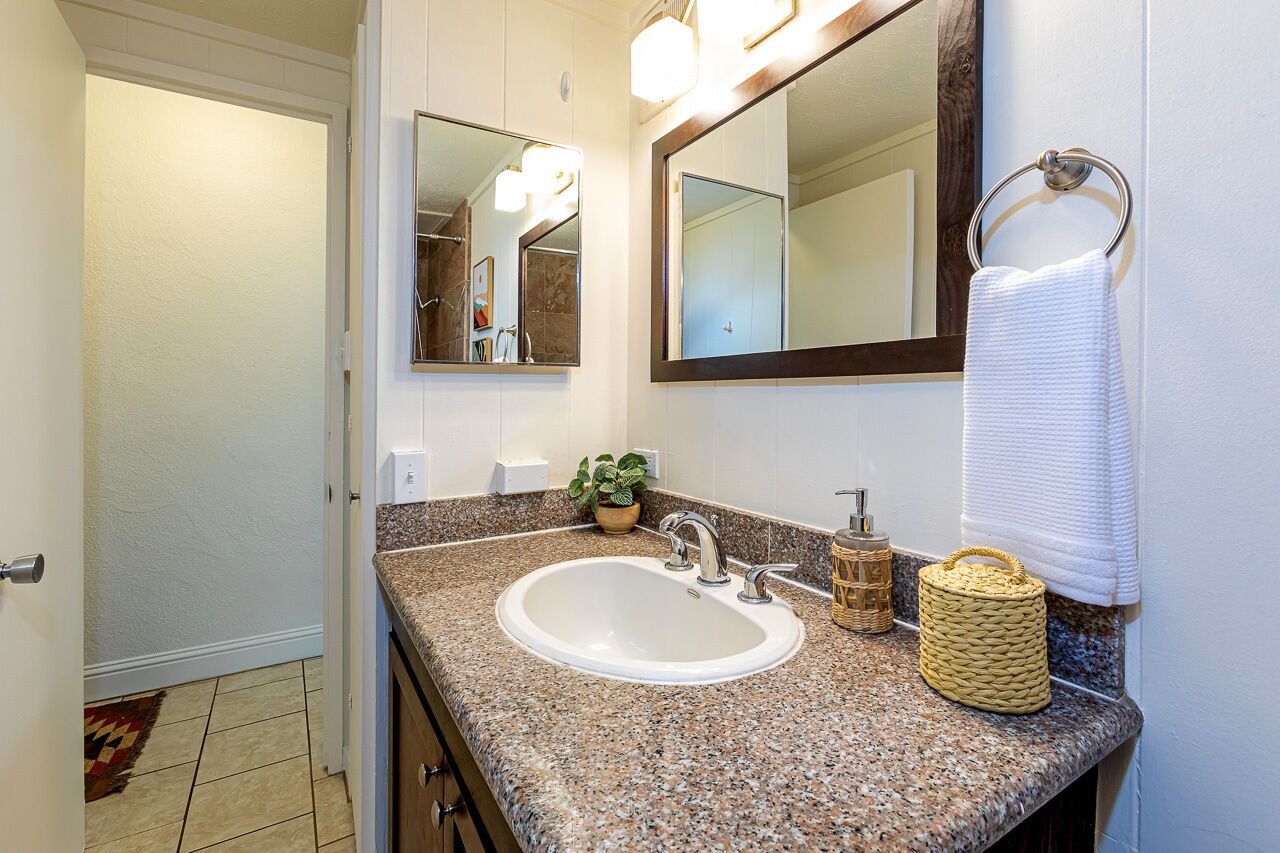 Combined shower/tub, towels, soap, shampoo