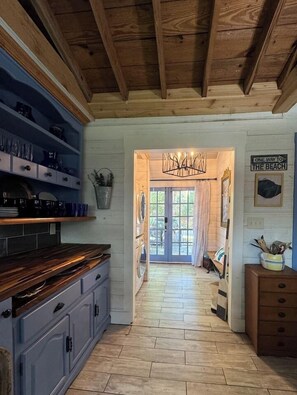 المنشأة من الداخل