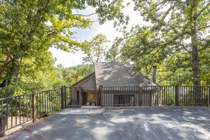 Exterior - Holiday Shores 18 - Private Villa with Resort Amenities! (Osage Beach)