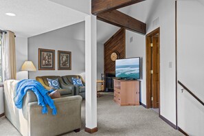 Flat-screen TV - Holiday Shores 18 - Private Villa with Resort Amenities! (Osage Beach)