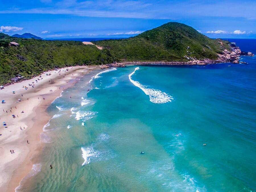 In Strandnähe, weißer Sandstrand, 5 Strandbars