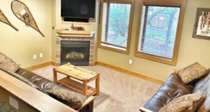 Boyne Mountain condo - Sleeps 16
4 bedrooms, 4 baths, 2 Kitchens