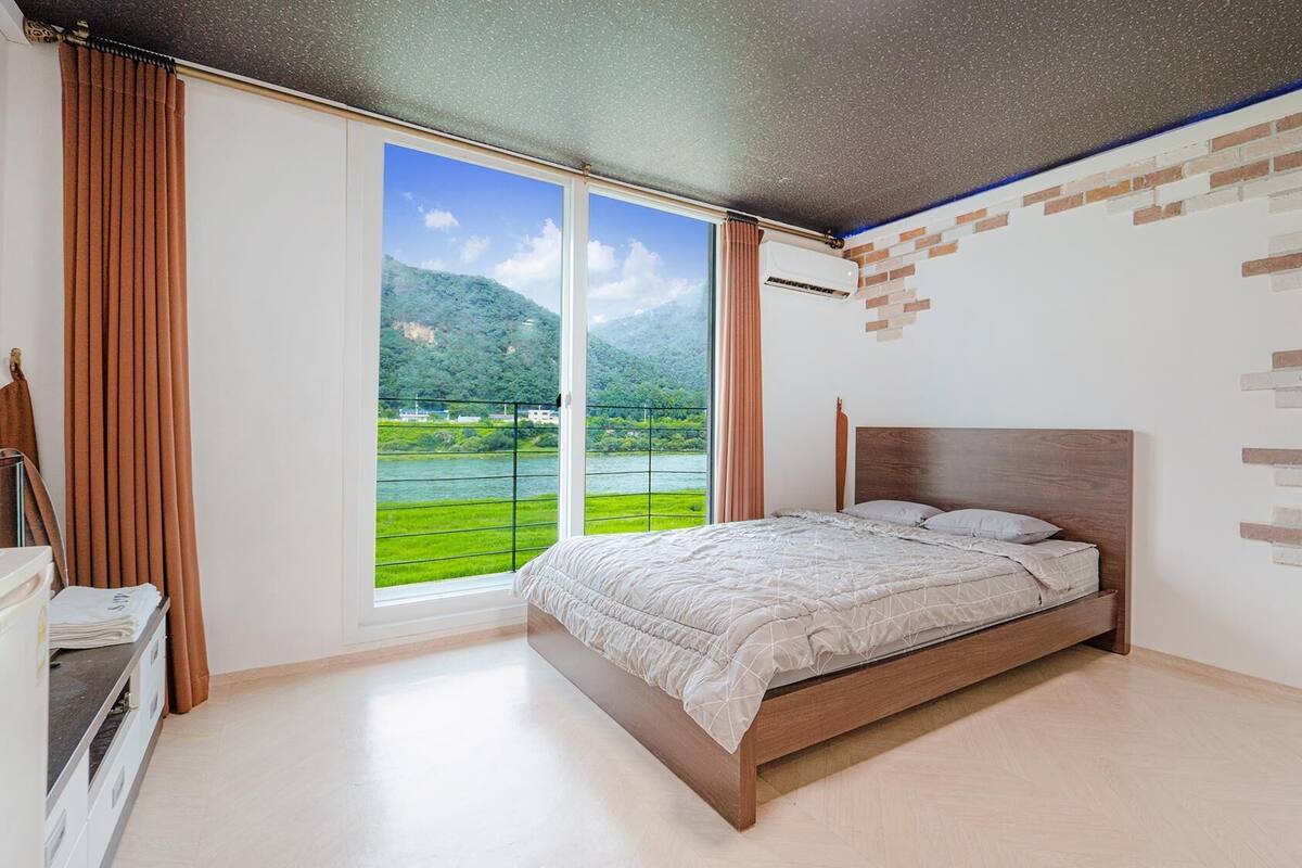 Basic Room, 1 Bedroom (302) | Exterior