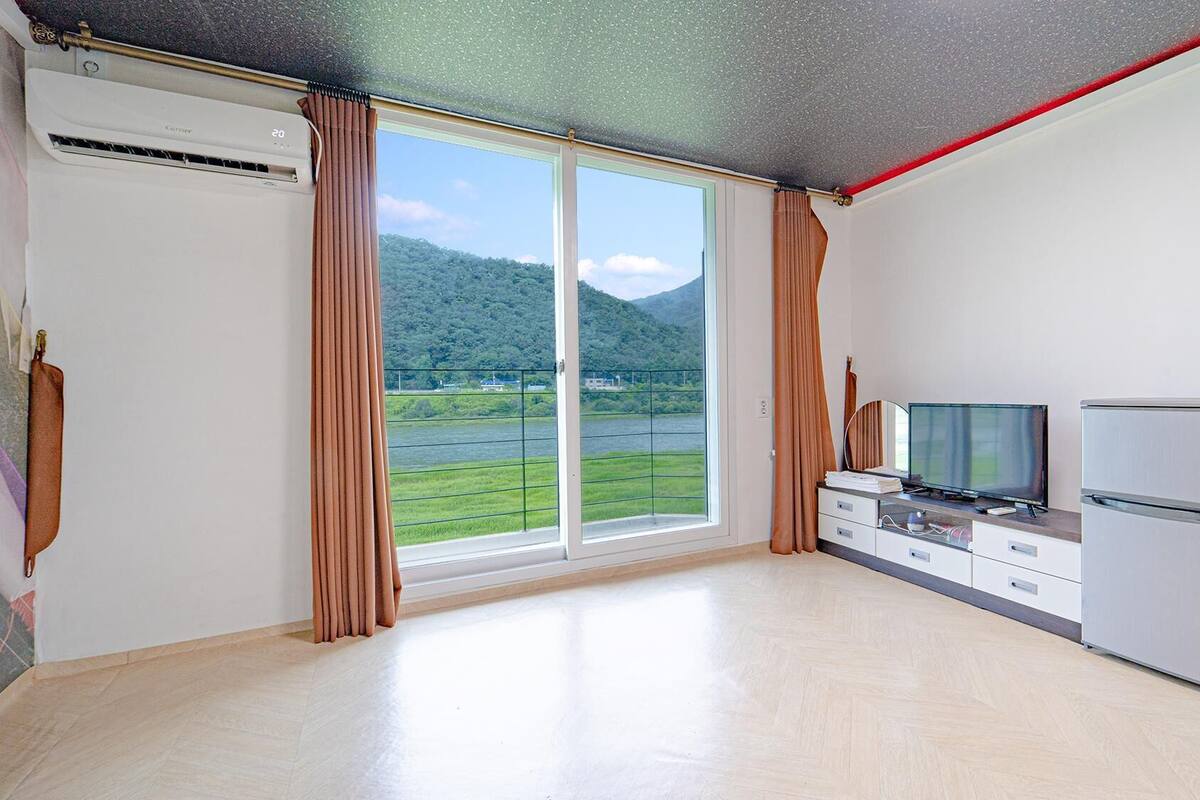 Basic Room, 1 Bedroom (303) | 1 bedroom, WiFi (free)