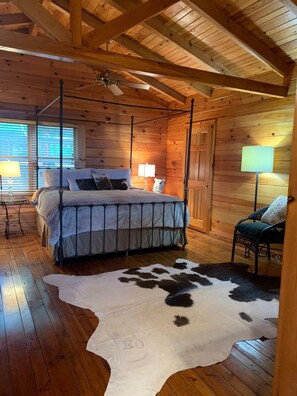 4 bedrooms, iron/ironing board, free WiFi, bed sheets