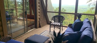 Secluded & Cozy Log Cabin w/Expansive Deck Views