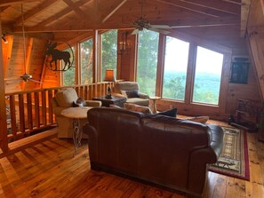 Smart TV, fireplace, video games, foosball - Secluded & Cozy Log Cabin w/Expansive Deck Views (Jasper)