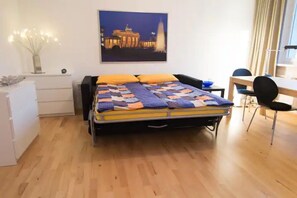 2 Schlafzimmer, Schreibtisch, Bügeleisen/Bügelbrett, kostenloses WLAN