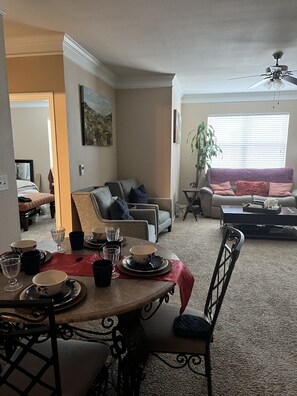 TV, lettore DVD, videoteca