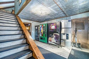 Lobby - Snow Chasers Lodge (Wakefield)