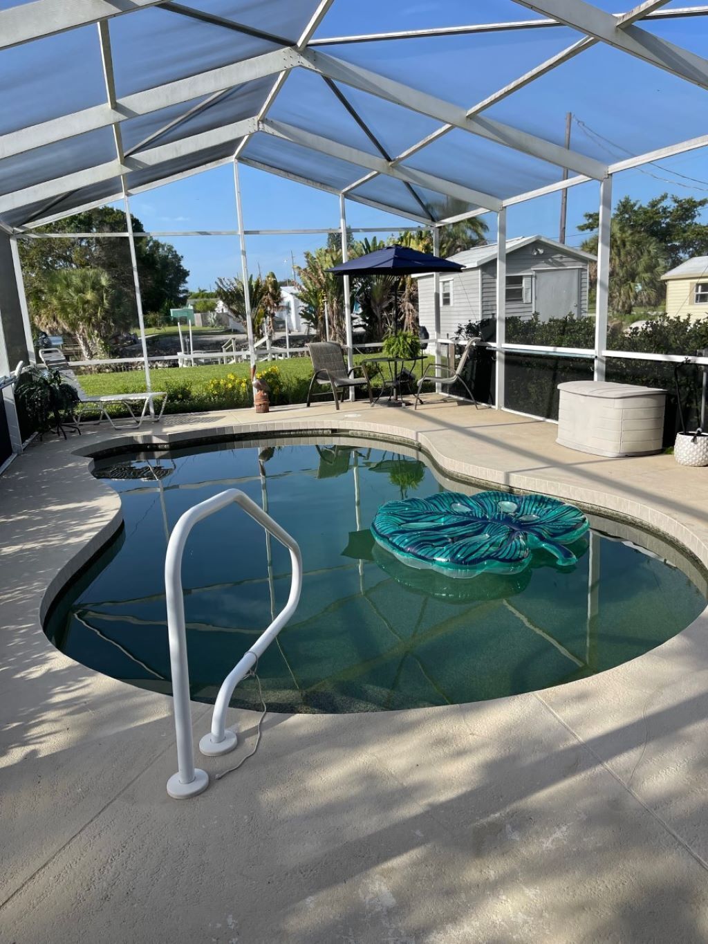 House with a pool, 10 minutes from beach