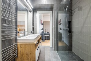 Hair dryer, towels - Beautiful One Bedroom Apartment in the Heart of Prague by EasyBNB Premium (Prague)