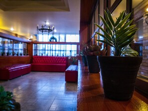 32-inch TV with cable channels - Hotel el Cóndor (Cortazar)