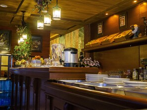 Daily continental breakfast for a fee - Hotel el Cóndor (Cortazar)