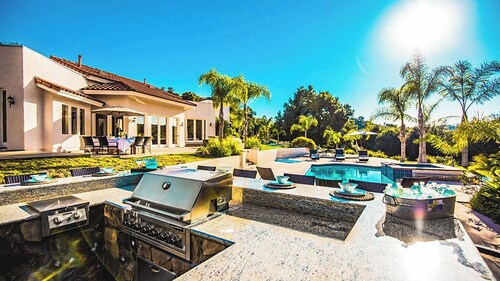 Grapevine by Avantstay Secluded 5BR Villa 4 Acres of Vineyards & Avo Groves!