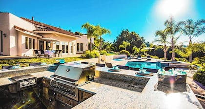 Grapevine by Avantstay Secluded 5BR Villa 4 Acres of Vineyards & Avo Groves!