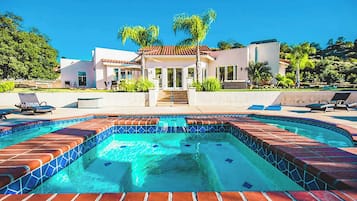 Huis (5 Bedrooms) | Voorkant van accommodatie