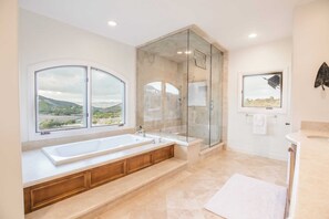 Villa (4 Bedrooms) | Interior