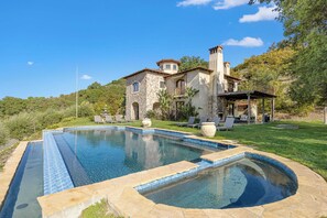 Villa (4 Bedrooms) | Interior