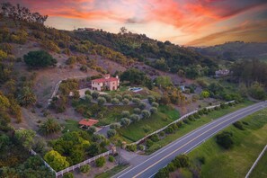 Villa (4 Bedrooms) | Interior - Casa del Arbol by Avantstay Stunning California Estate With Incredible Views (Temecula)