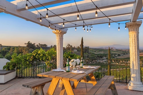 Via del Sur by Avantstay Private Spanish Villa w/ Views Walk to Wineries!