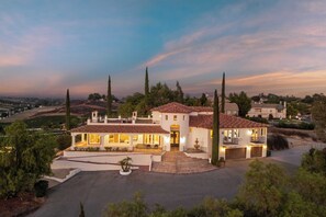 Villa (Multiple Bedrooms) | Interior - Via del Sur by Avantstay Private Spanish Villa w/ Views Walk to Wineries! (Temecula)