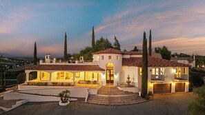Interior - Wine Country Villa Large Rooftop Terrace w/ Views + Game Room Via del Sur (Temecula)