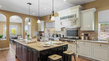 Villa (Multiple Bedrooms) | Innvendig