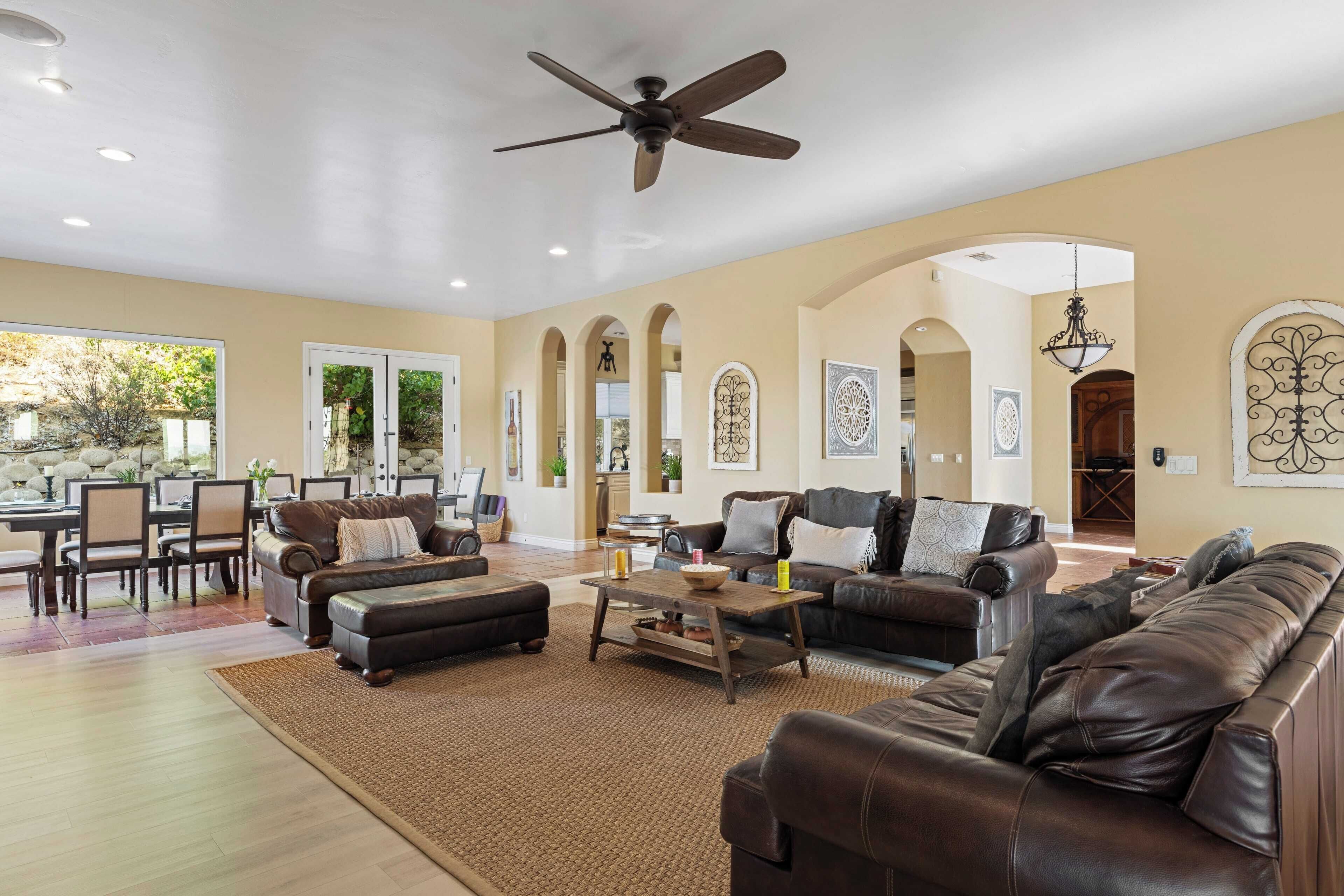 المنشأة من الداخل