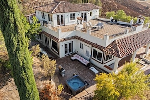 Villa (Multiple Bedrooms) | Interior - Via del Sur by Avantstay Private Spanish Villa w/ Views Walk to Wineries! (Temecula)