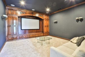 Villa (6 Bedrooms) | Interior