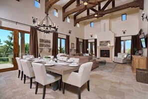 Biệt thự (Multiple Bedrooms) | Khu ăn uống