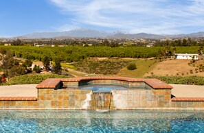 Outdoor pool, a heated pool - Willow by Avantstay Mountain Views - See Hot Air Balloons From Pool (Temecula)