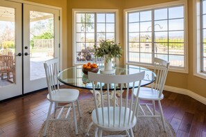 House (6 Bedrooms) | Dining