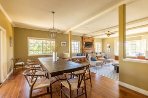 House (6 Bedrooms) | Dining