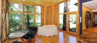 River front Farmhouse 5 minutes to the Smoky Mountains!