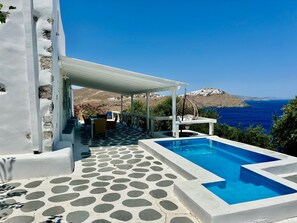 Terrace/patio - Siesta Villas, Cycladic Elegance with Castle View (Livadi)