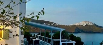 Siesta Villas, Cycladic Elegance with Castle View