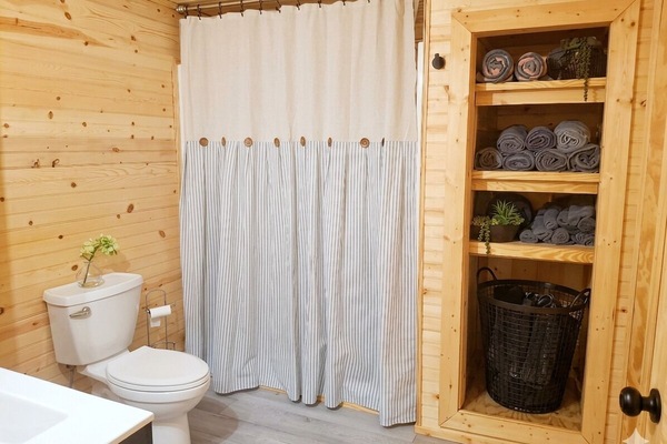 Badewanne, Handtücher, Seife, Shampoo
