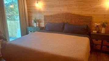 2 bedrooms, desk, iron/ironing board, travel cot