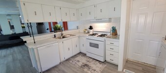 Lakefront home with hot tub, just off I-40