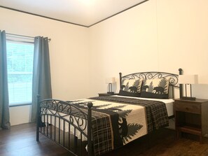 3 bedrooms, desk, iron/ironing board, WiFi - Forest Hill (Covington)