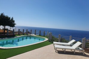 Pool - El Pireo: Villa with Private Pool and Spacious Outdoor Area (Costa Paradiso)