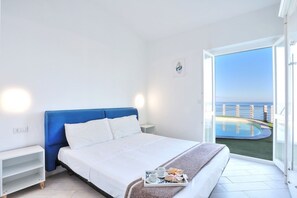 3 bedrooms, Internet - El Pireo: Villa with Private Pool and Spacious Outdoor Area (Costa Paradiso)