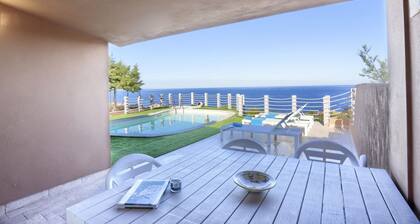 El Pireo: Villa with Private Pool and Spacious Outdoor Area