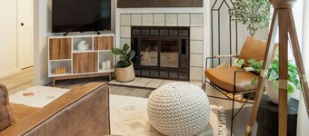 Modern ranch, stylish hidden 💎 in the most convenient U-MED DISTRICT! 