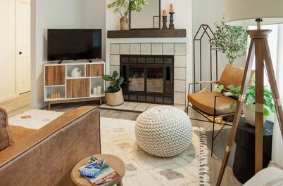 Modern ranch, stylish hidden 💎 in the most convenient U-MED DISTRICT! 